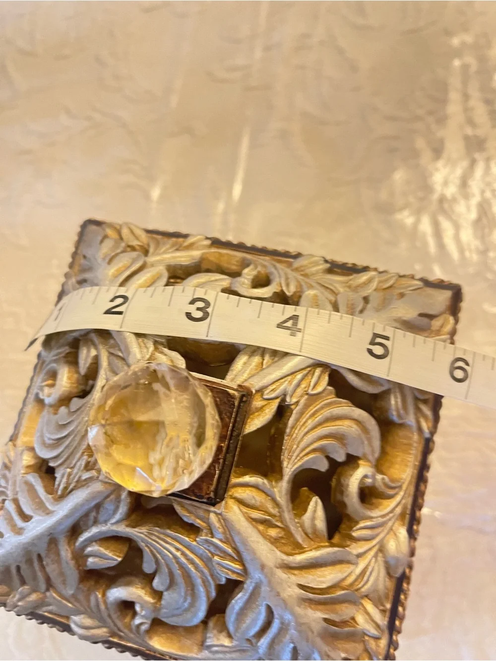 N/A elegant gold